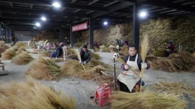 【奋进开门红】郧西：一季度订单10万把！恒达扫帚发展有限公司产销两旺