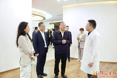 查宏率队赴北京、珠海、深圳开展招商引资工作