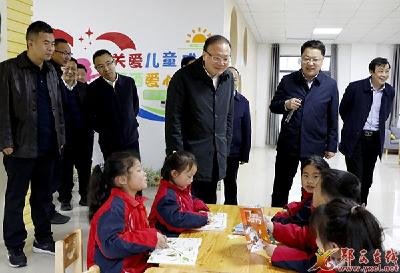 全县一季度项目拉练暨3月份乡镇(场、区)工作会议举行