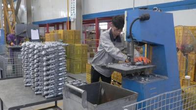 【工业一线】奥维工业：铆足干劲赶订单 车间生产“智”造忙