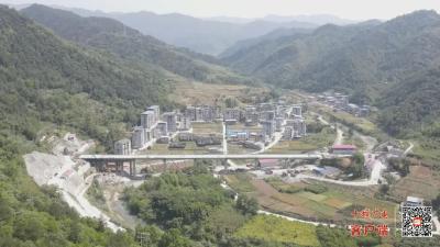 西十高铁湖北段首座桥梁顺利合龙