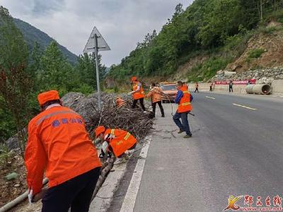 县公路养护中心多措并举强力推进“十堆十乱” 专项整治