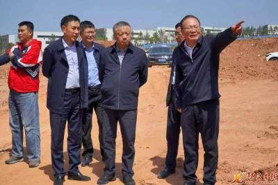 查宏督导安全生产、优化营商环境等工作