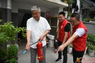 县医院：安全知识进小区　共同缔造美好家园