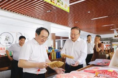 武汉纺织大学党委书记田辉玉来郧西调研