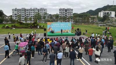 我县举办“点靓郧西·唱响十一”歌唱祖国草坪音乐节