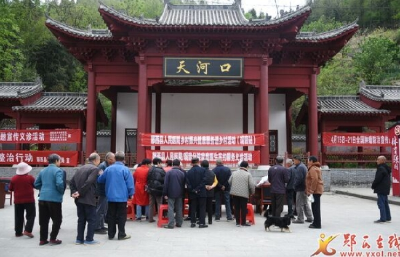 县人民医院赴观音镇开展爱国卫生月健康服务活动