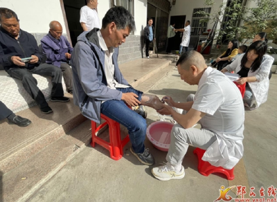 县残联开展假肢适配取模工作