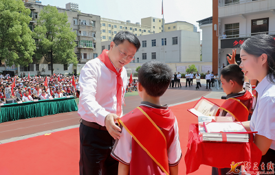 王兵：牢记立德树人根本任务 呵护孩子健康快乐成长