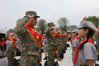 不负韶华，逐梦军营！郧西举行2025年下半年新兵入伍欢送大会
