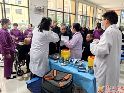县福利院：流感疫苗送上门  情暖夕阳护安康