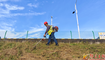 县水利和湖泊局开展水库除杂清障活动