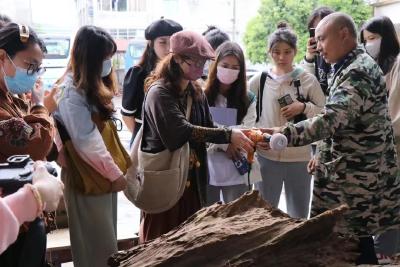 根雕匠人罗德华：于方寸根材间，传承郧西文化千年神韵