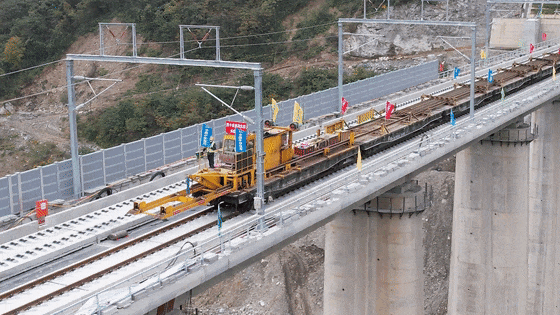 郧西“高铁时代”来了！西十高铁铺轨进入上津