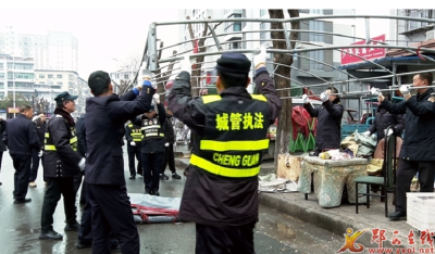 我县多部门联合执法整治小河农贸市场