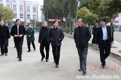 市政协主席陈家义一行来竹山二中调研
