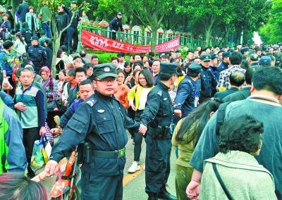 武汉昨日124.4万市民踏青祭祀 地铁方便市民扫墓(图)