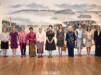 组图：彭丽媛与G20代表团夫人们参加活动