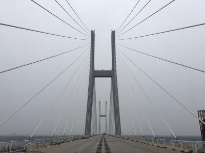 荆州长江公铁两用特大桥北岸引桥开始箱梁架设