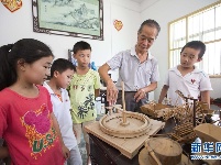 能“动起来”的木制微缩农具