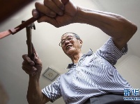 能“动起来”的木制微缩农具