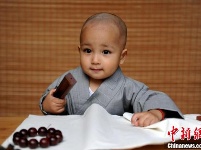 成都萌宝小沙弥中秋祈福出游萌翻天