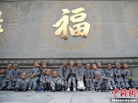 成都萌宝小沙弥中秋祈福出游萌翻天