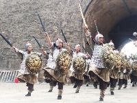 《入城仪式》试演 游客迎关公凯旋