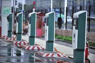 荆州第一座城区电动汽车快充站建成 1小时充满电满城跑吧！