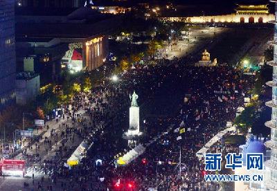 韩国民众万人集会要求总统朴槿惠下台
