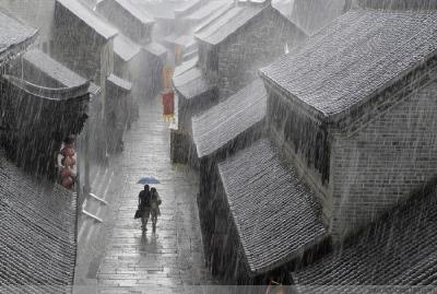 苏州“雨巷”遭遇火灾 百年老宅被焚毁