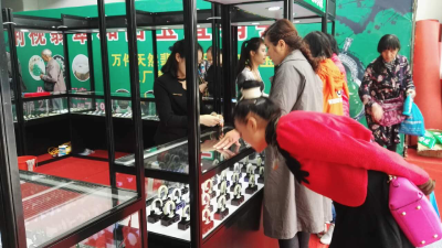 首届和田玉展销节 新手如何辨好坏
