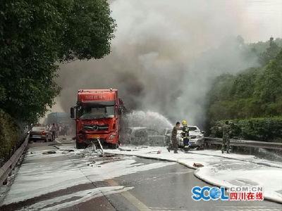 京昆高速绵阳段发生交通事故 造成22人伤亡