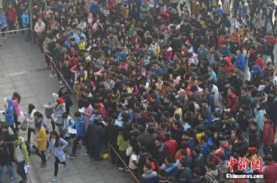 2017年国考报考指南：去年未就业毕业生按应届生报考