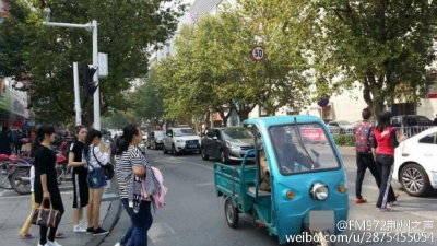 国庆车辆违停严重 荆州重点抓拍这些路段