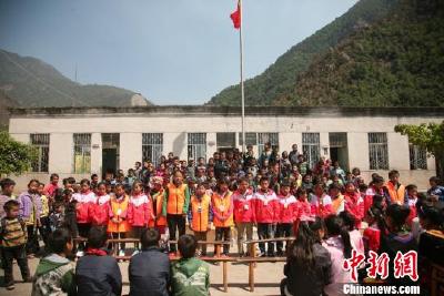 教育部：坚决制止农村义务教育盲目撤校 保障就近上学