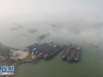 我国中东部多地遭遇大雾天气