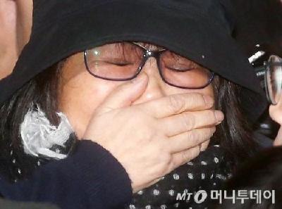 韩国检方紧急逮捕总统朴槿惠亲信崔顺实