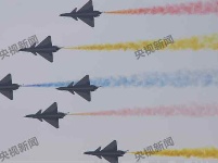 呼啸苍穹！歼10战机编队亮剑蓝天