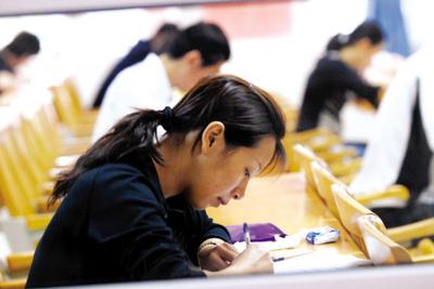 北京公务员考试14日启动 双外生报京考条件收紧