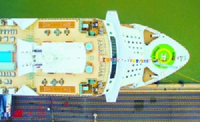 亚洲最大邮轮云顶梦号广州首航 可搭乘观光器潜海