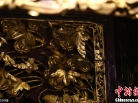“天下第一床”亮相重庆 耗费黄金200克