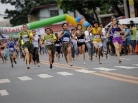 飞奔的高跟鞋！脚，疼不疼？