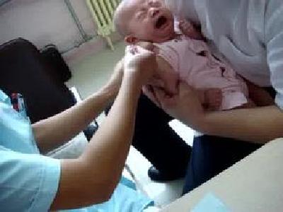 母乳喂养可助宝宝扎针时止痛