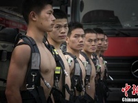 宁波消防官兵拍“写真” 记录最后的警营时光