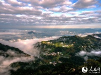 麻城龟峰山晨雾 似天上人间