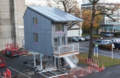 英公司在停车场建“空中楼阁” 浴室餐厅一应俱全