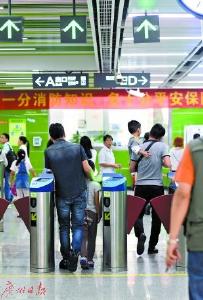没有“儿童票” 小童告地铁