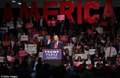 特朗普向媒体开火 这次因为希拉里