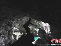 【图片故事】徒手于绝壁的苗族汉子